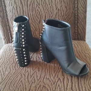 Madden Girl Arla Shooties - Black